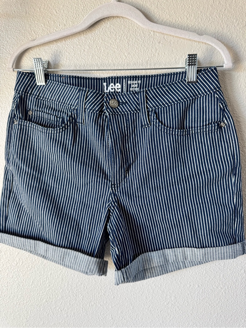 Lee Women's Navy Stripe Roll-Cuff Shorts. NWOT. Size 8